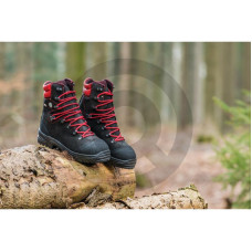 Obuwie ochronne FOREST TECH EN ISO 20345:2011</td></tr><tr><td>Typ:</td><td>Buty z zabezpieczeniem przeciwprzecięciowym</td></tr><tr><td>Klasa bezpieczeństwa:</td><td>S3</td></tr><tr><td>Kategoria:</td><td>SRC, HI, CI, WR, AN, HRO</td></tr><tr><td>Rozmiar